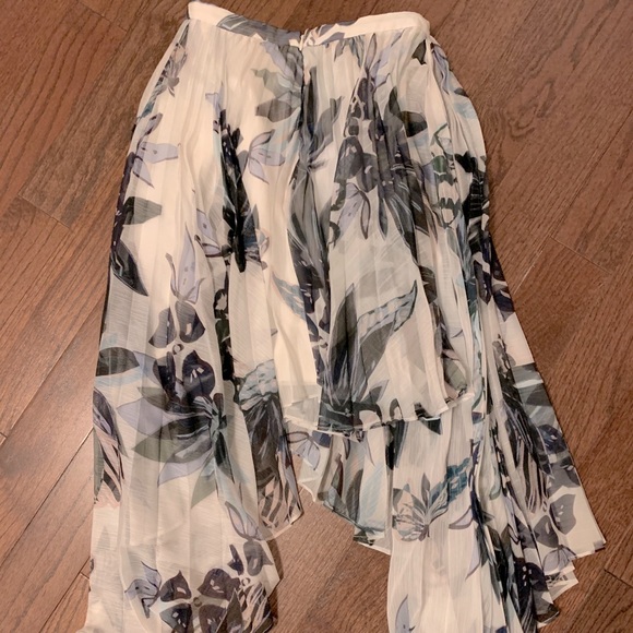 Keepsake pleated floral mini midi skirt - Picture 2 of 3